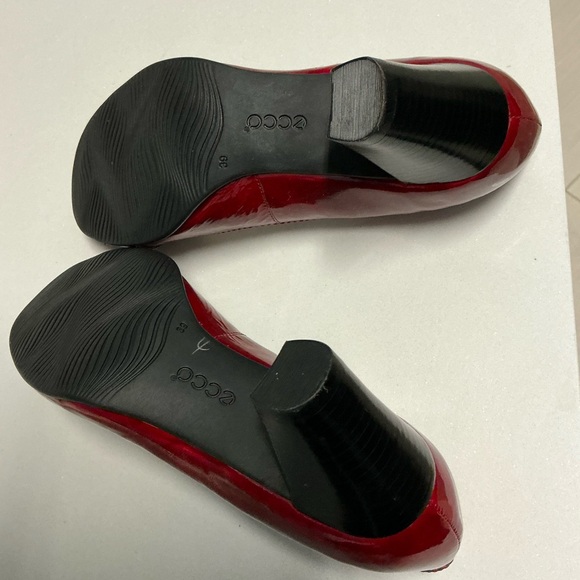 ECCO Classic women’s red patent pumps, size 39 - Picture 4 of 5